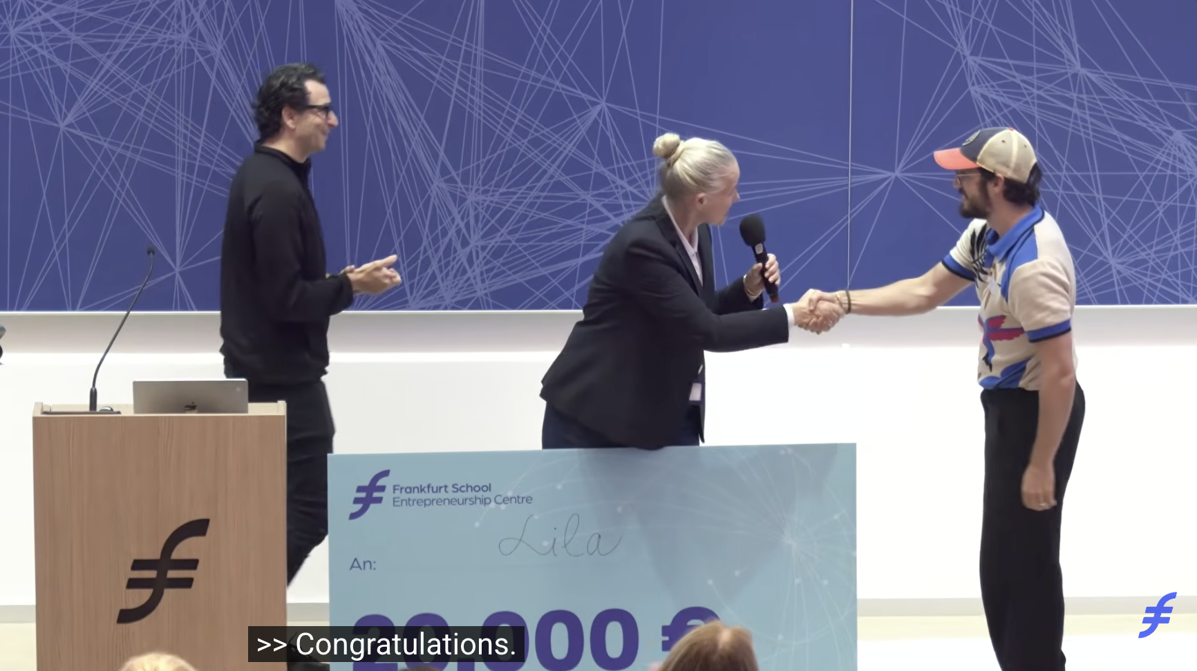 Sebastian receiving Lila’s award at Frankfurt School Demo Day